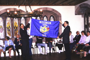 1990: Übergabe der Staatsflagge von Wisconsin 1990: Übergabe der Staatsflagge von Wisconsin
